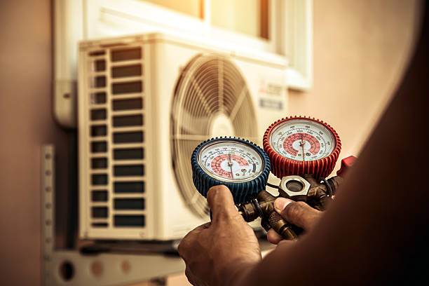 Professional Hvac Installation technician working in Macon, MS